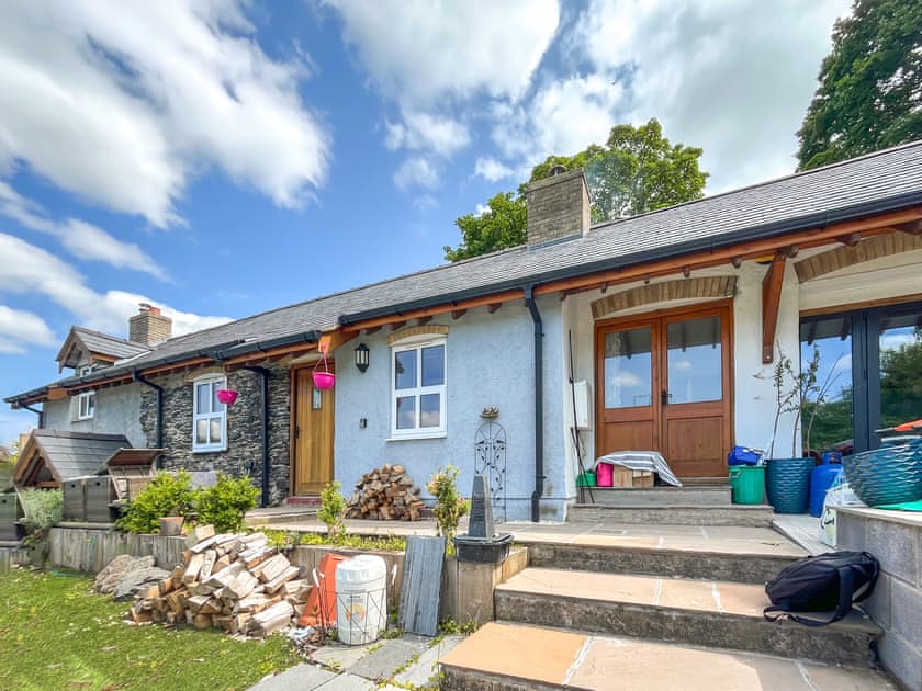 Exterior | Fron Ganol, Llanfair Talhaiarn, near Colwyn Bay