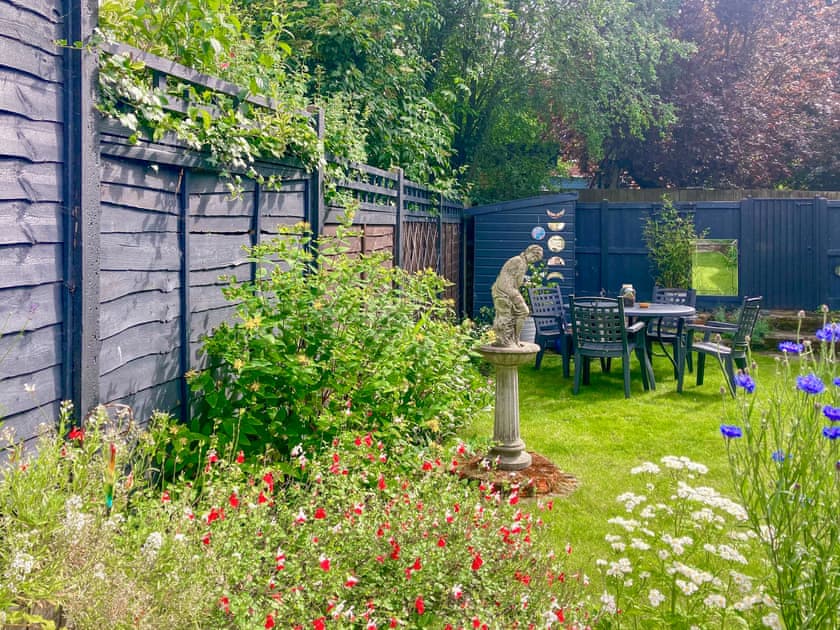 Outdoor | Sunny Meadow Cottage, Sudbury