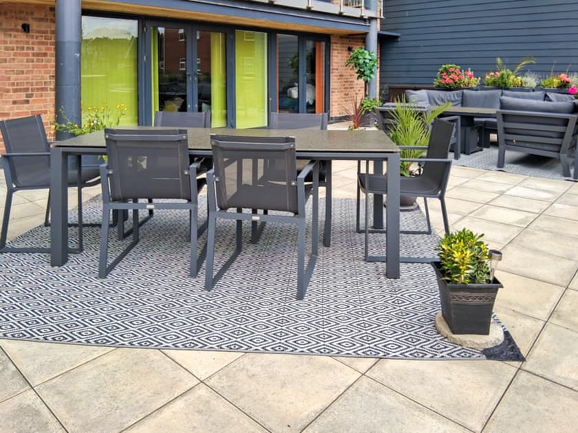 Outdoor eating area | South Terrace, Sheringham