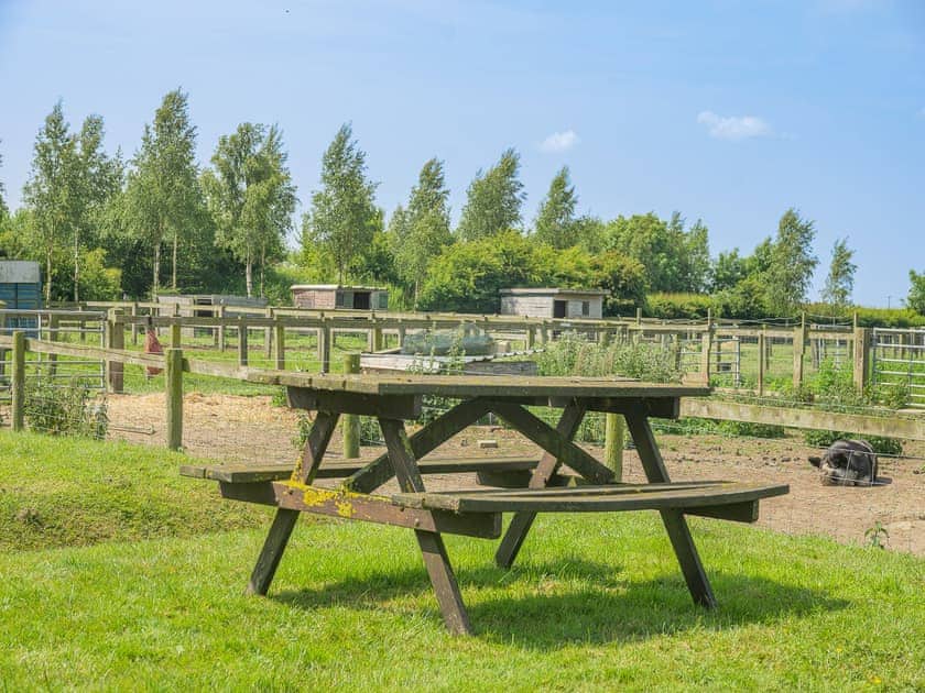 Surrounding area | Cowslip Cottage - Clapham Holme Farm Cottages, Great Hatfield, near Hornsea