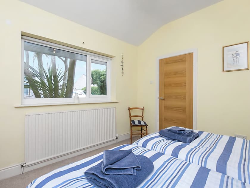 Twin bedroom | Gosteg, Moelfre, near Benllech