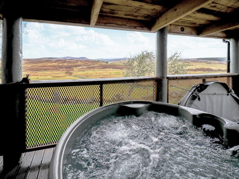 Hot tub | Capercaillie Cottage, Rhilochan, Rogart, near Dornoch