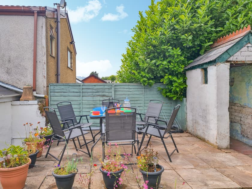 Sitting-out-area | Bwthyn Pen Bryn, Hirwaun, near Aberdare