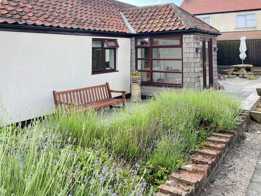 Sitting-out-area | Crab Cottage, Danes Dyke near Flamborough