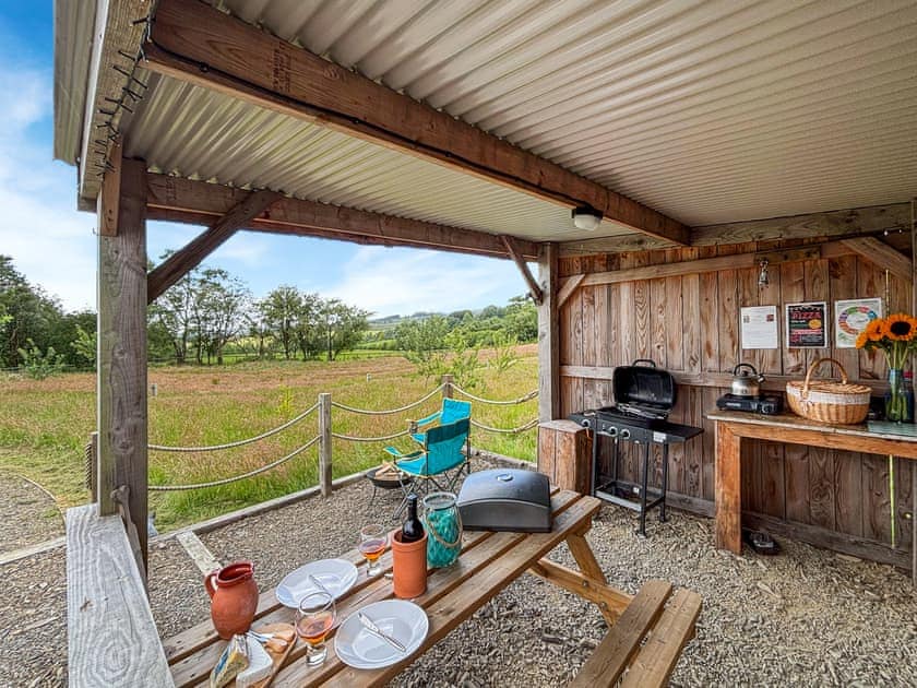 Sitting-out-area | The Owl Pod - Glampio Cae Pella, Welshpool