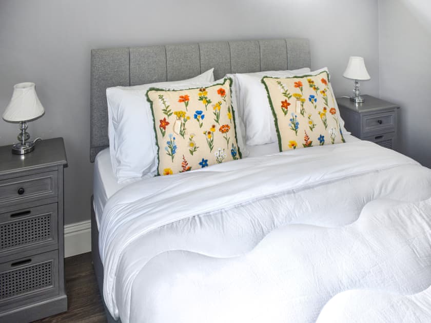 Double bedroom | Oak Park One - Oak Park Lakes, Tiverton
