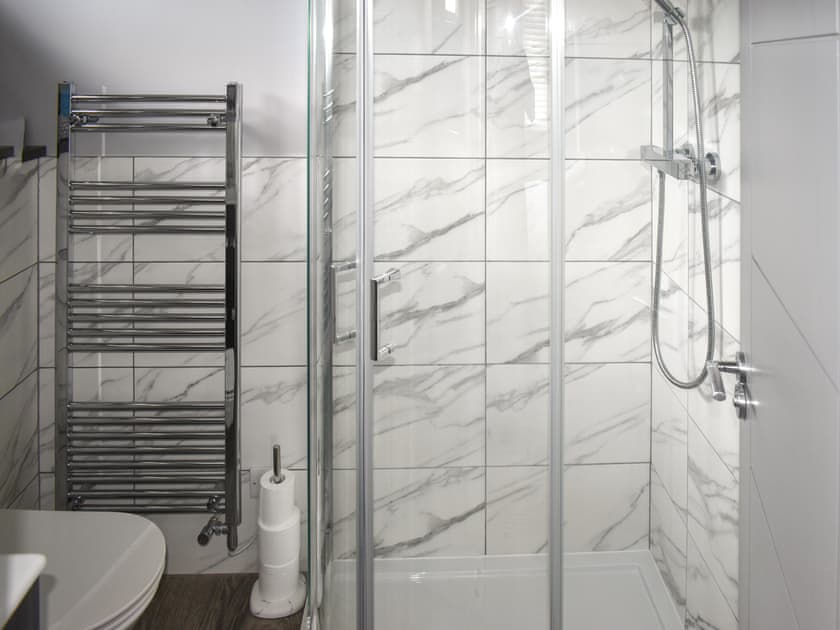 Bathroom | Oak Park One - Oak Park Lakes, Tiverton