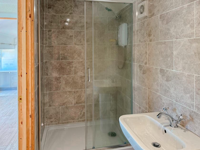 Bathroom | Post Office Lodge, Finsbay