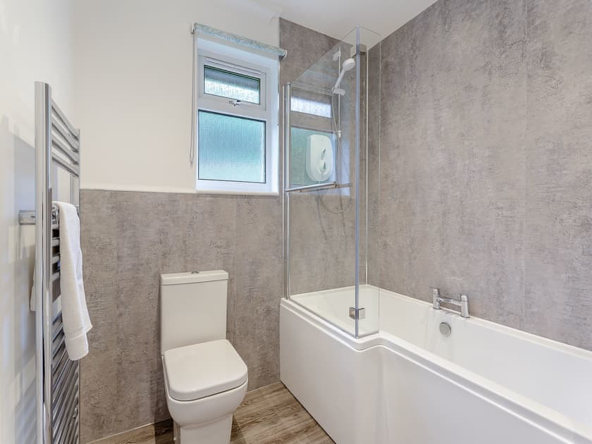 Bathroom | Borve House - Portuairk Cottages, Portuairk