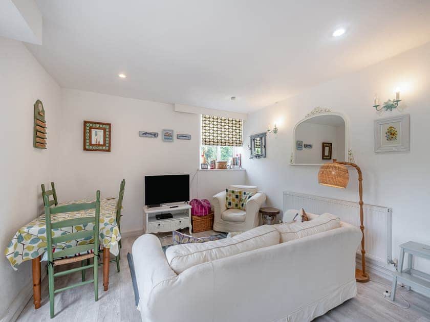 Open plan living space | Gamekeepers Hide, Ivybridge