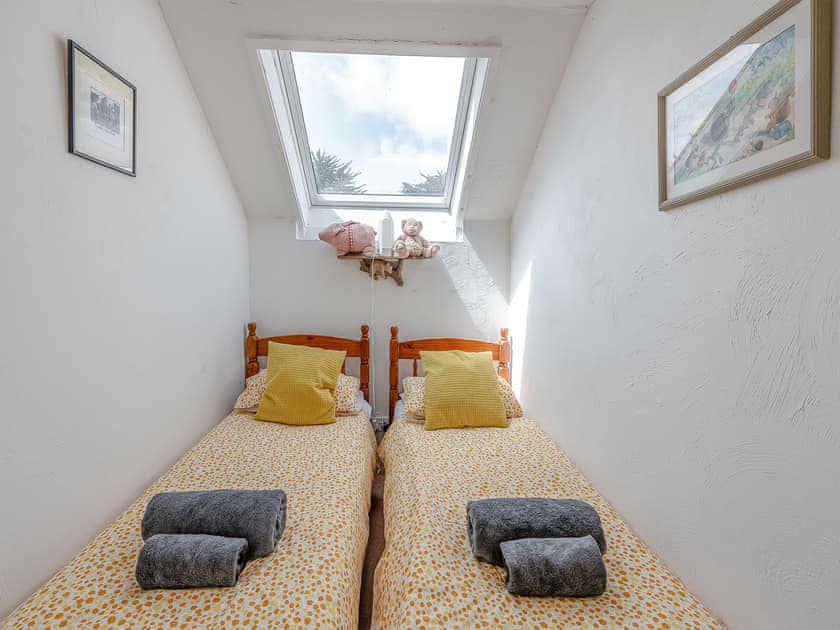 Twin bedroom | Gamekeepers Hide, Ivybridge