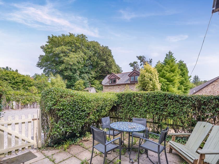 Sitting-out-area | Gamekeepers Hide, Ivybridge