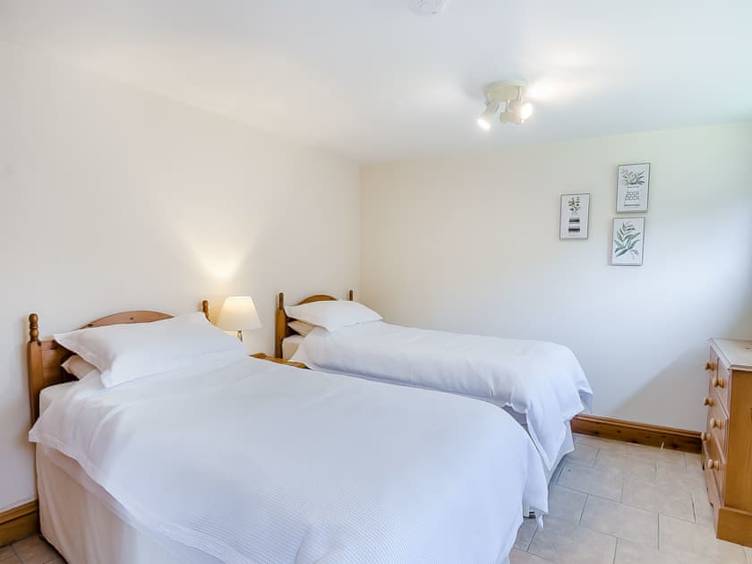 Twin bedroom | Butler’s Barn, Darsham