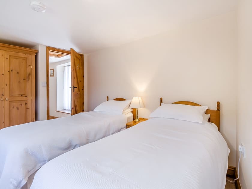 Twin bedroom | Butler’s Barn, Darsham