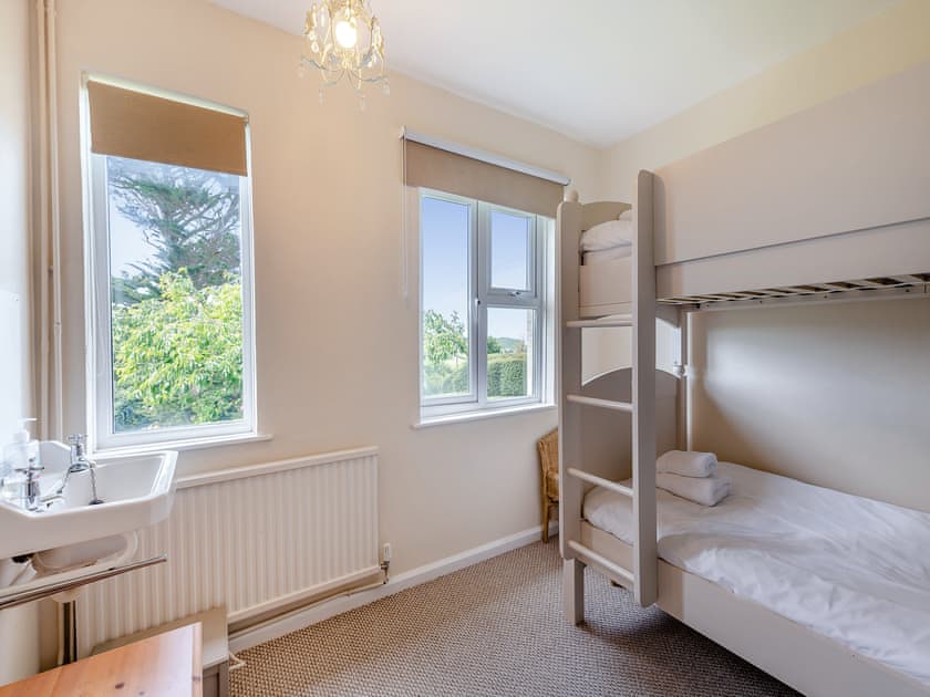 Bunk bedroom | Tara, Kingsbridge