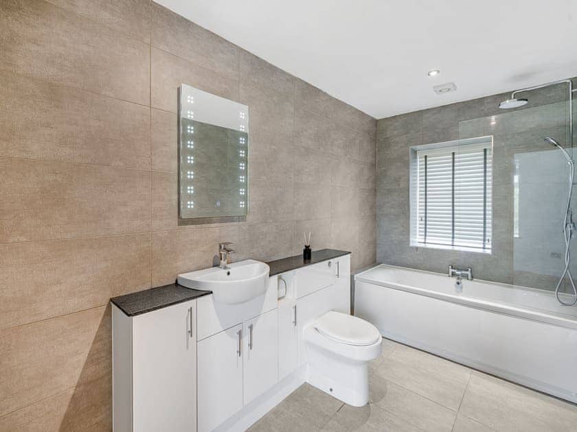 Bathroom | Mains Of Durn Cottage, Banff