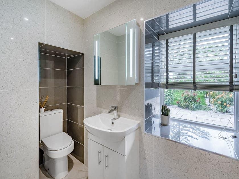 Bathroom | Mains Of Durn Cottage, Banff