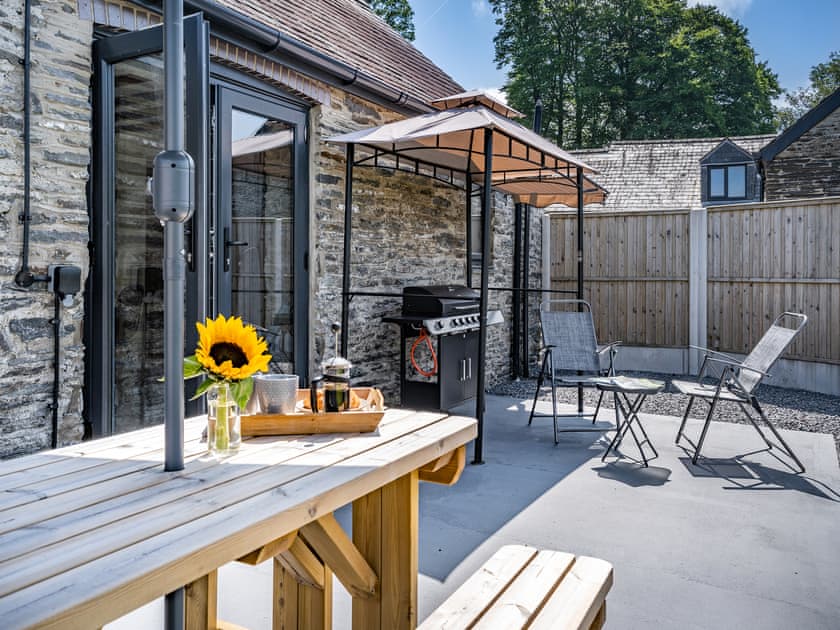 Sitting-out-area | The Old Cowsheds 1 - Dairy - Gaer Cottages, Cribyn, Lampeter