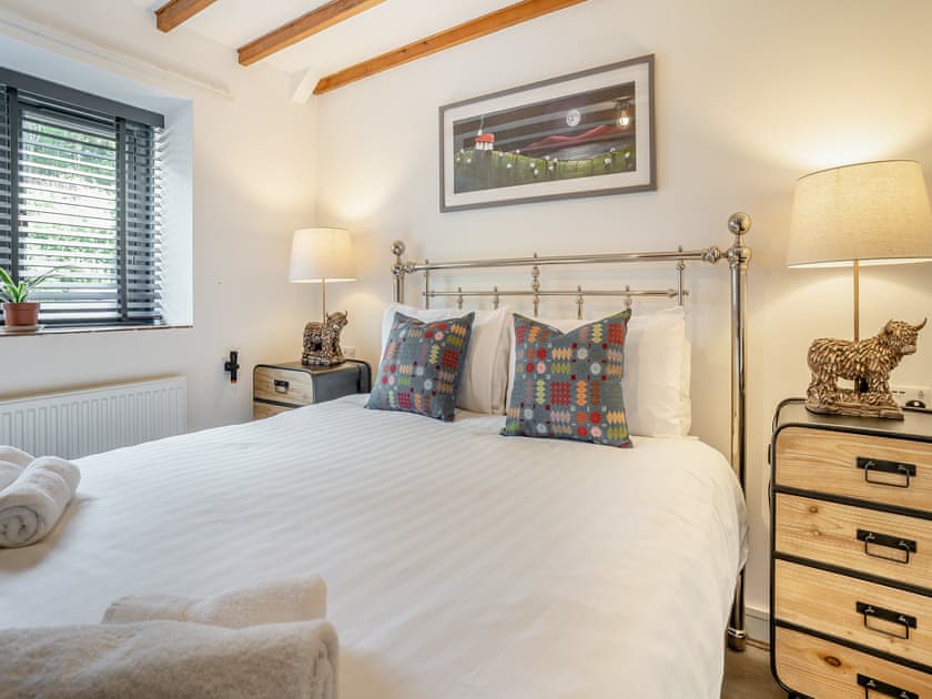 Double bedroom | The Old Cowsheds 2 - Shippon - Gaer Cottages, Cribyn, Lampeter