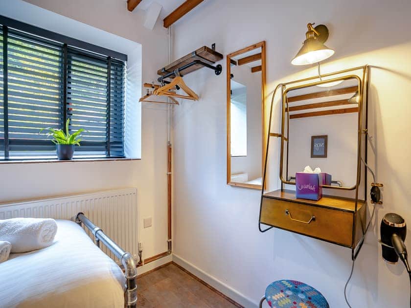 Twin bedroom | The Old Cowsheds 3 - Mynach - Gaer Cottages, Cribyn, Lampeter