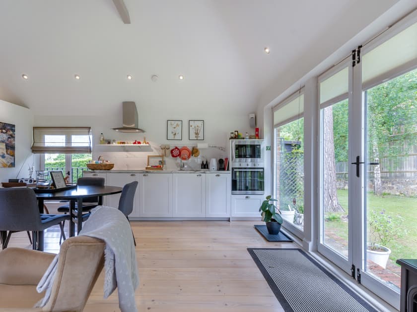 Open plan living space | Fir Tree Apartment - Fir Tree Holidays, Crowborough