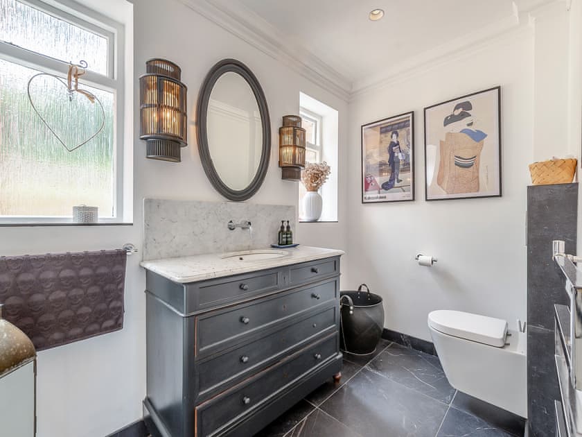 Bathroom | Fir Trees - Fir Tree Holidays, Crowborough