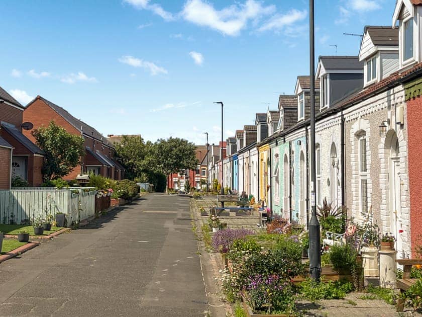 Simpson Street. Pebble Cottage sits in the middle of this pretty row of historic fisherman´s dwellings | Pebble Cottage, Cullercoats, near Tynemouth