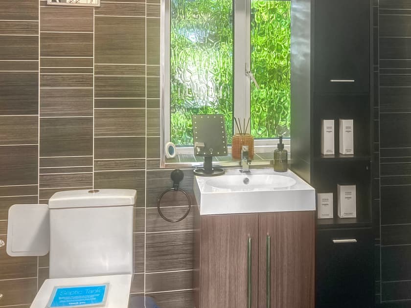 Bathroom | Lazy Acre, Holbeach