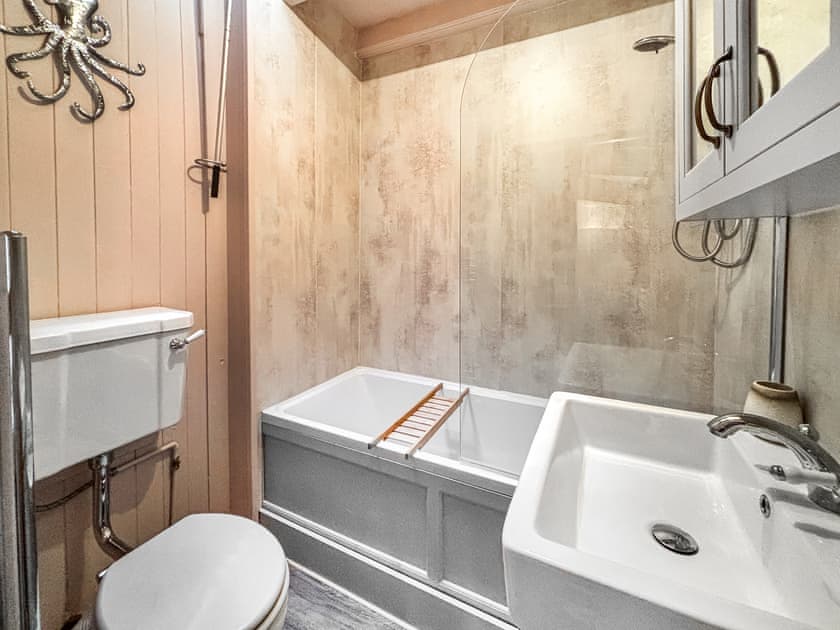 Bathroom | Whalers Cottage, Whitby
