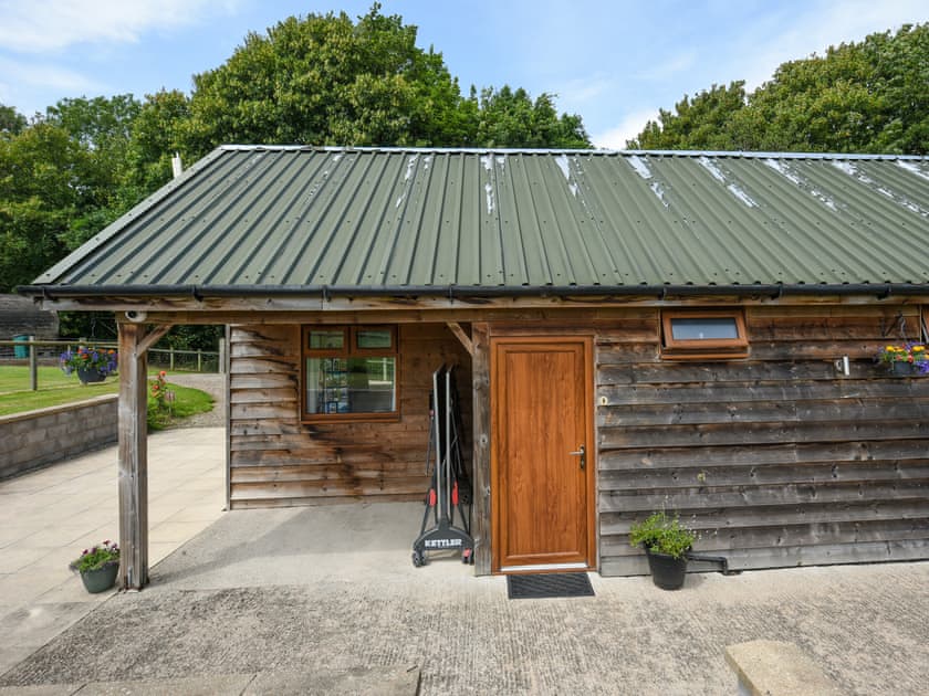 Setting | Oak - Glamping Pod - Castle Farm Holidays Shropshire, Oswestry