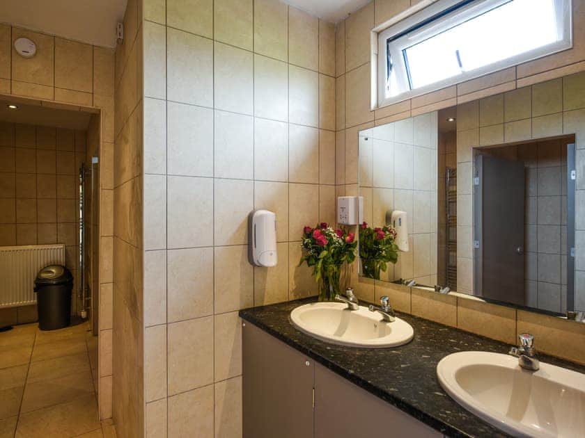 Bathroom | Oak - Glamping Pod - Castle Farm Holidays Shropshire, Oswestry