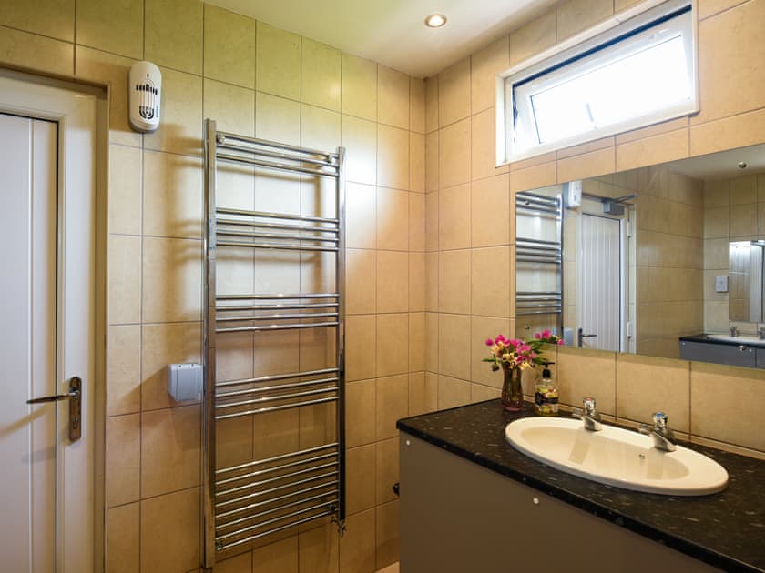 Bathroom | Oak - Glamping Pod - Castle Farm Holidays Shropshire, Oswestry