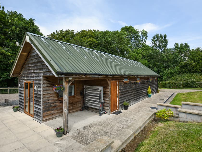 Setting | Bluebell - Shepherd Hut - Castle Farm Holidays Shropshire, Oswestry