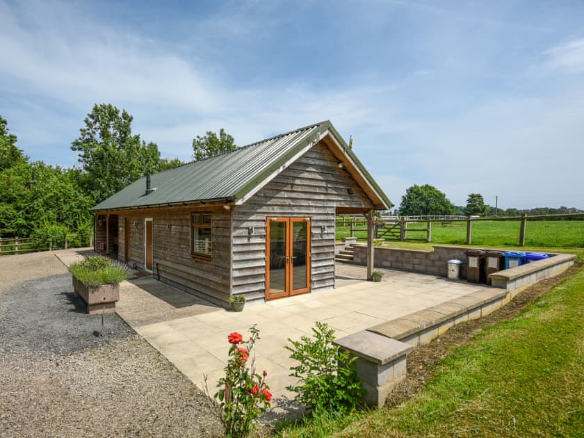 Setting | Bluebell - Shepherd Hut - Castle Farm Holidays Shropshire, Oswestry