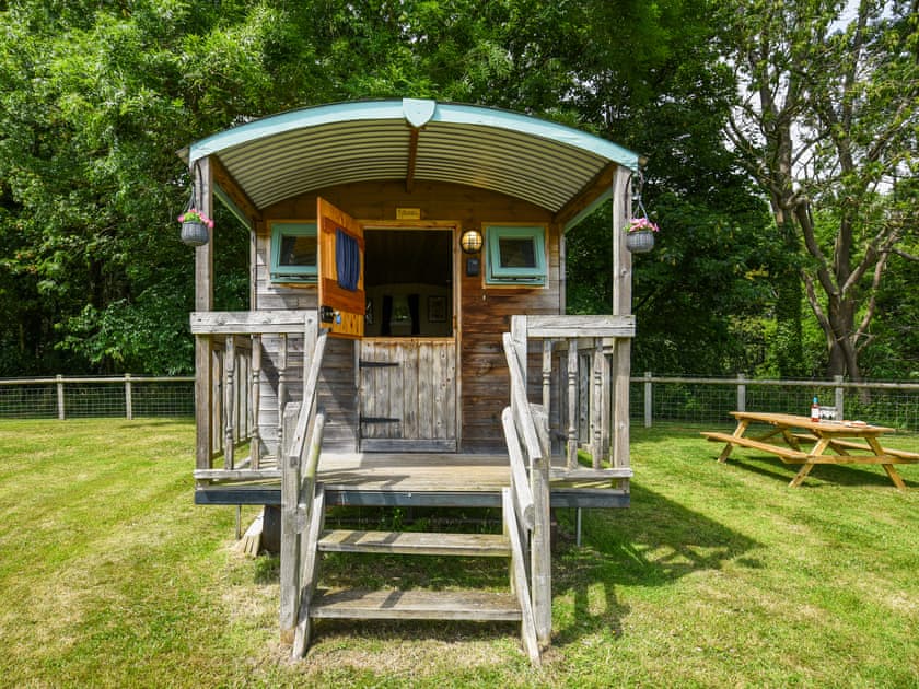Exterior | Bluebell - Shepherd Hut - Castle Farm Holidays Shropshire, Oswestry