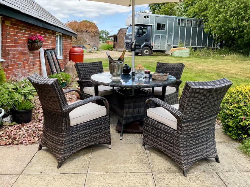 Sitting-out-area | The Piggery, Cadnam, near Brockenhurst