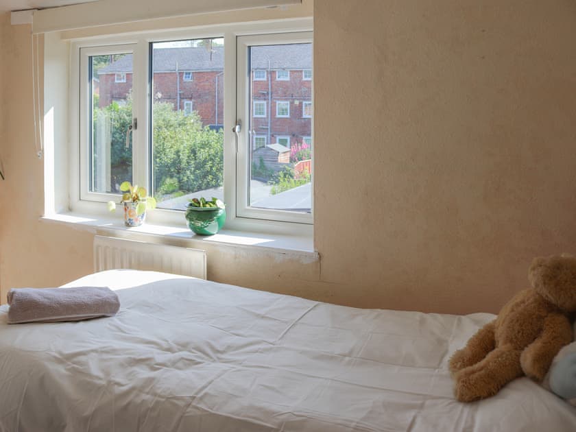 Double bedroom | Crescent Cottage, Newtown