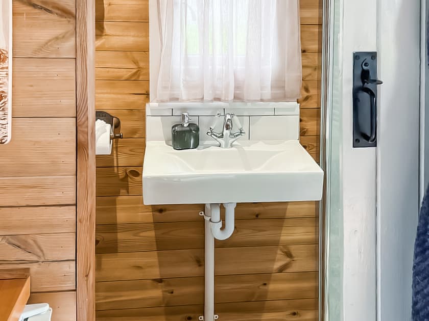 Bathroom | Ty’r Bugail Shepherds Hut, Tal Y Bont, near Barmouth