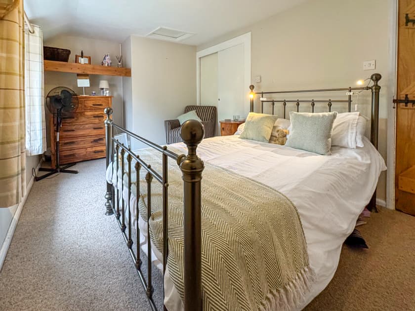Double bedroom | Hill House, Snape