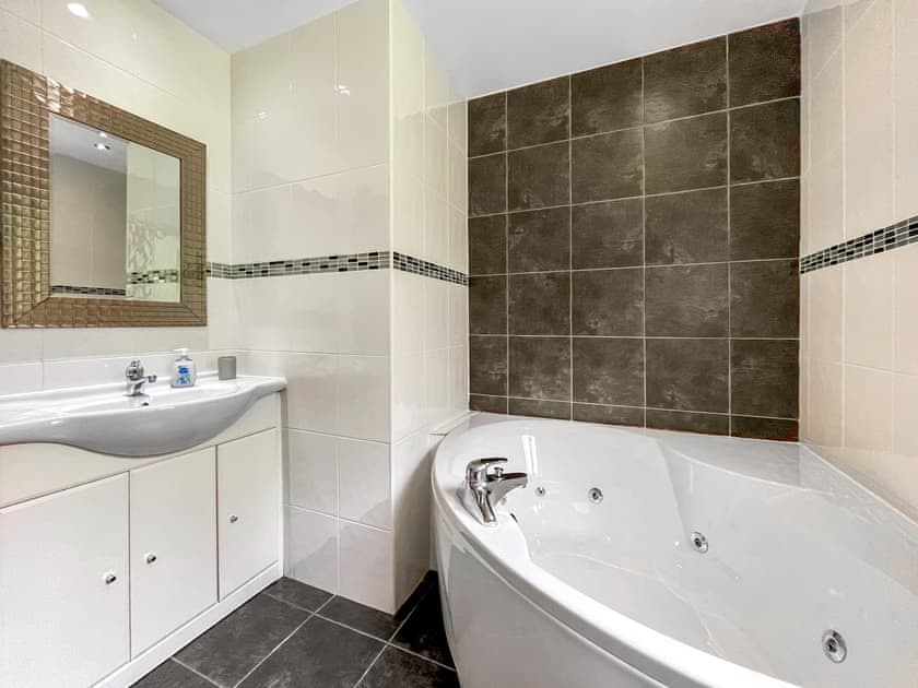 Bathroom | Foxglove Cottage 1 - Foxglove Cottages, Drymen