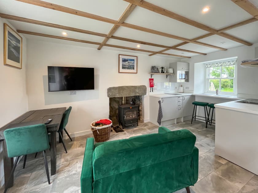 Kitchen/diner | Landberrick Farm Bothy, Whauphill