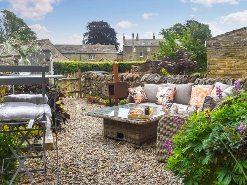Outdoor | Ewes Leap, Airton