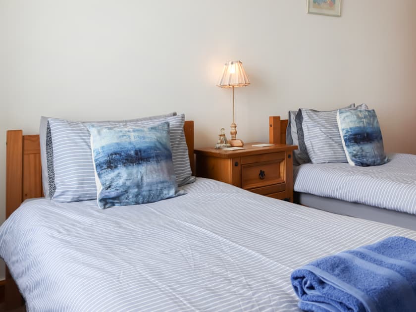 Twin bedroom | Waves - Wendon Holidays, Caernarfon
