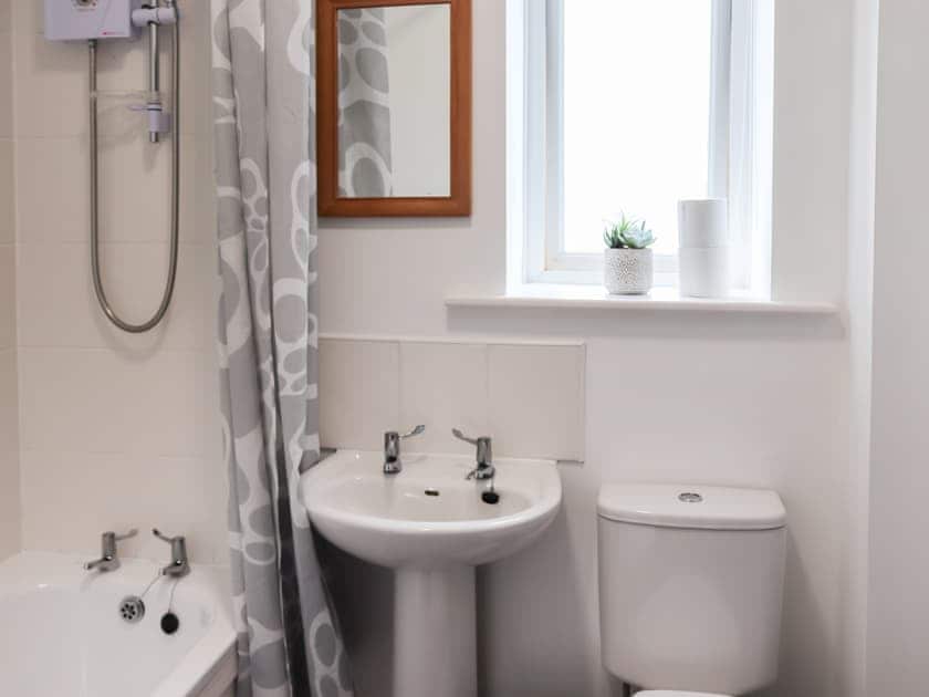 Bathroom | Waves - Wendon Holidays, Caernarfon