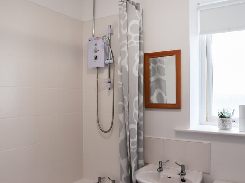 Bathroom | Waves - Wendon Holidays, Caernarfon