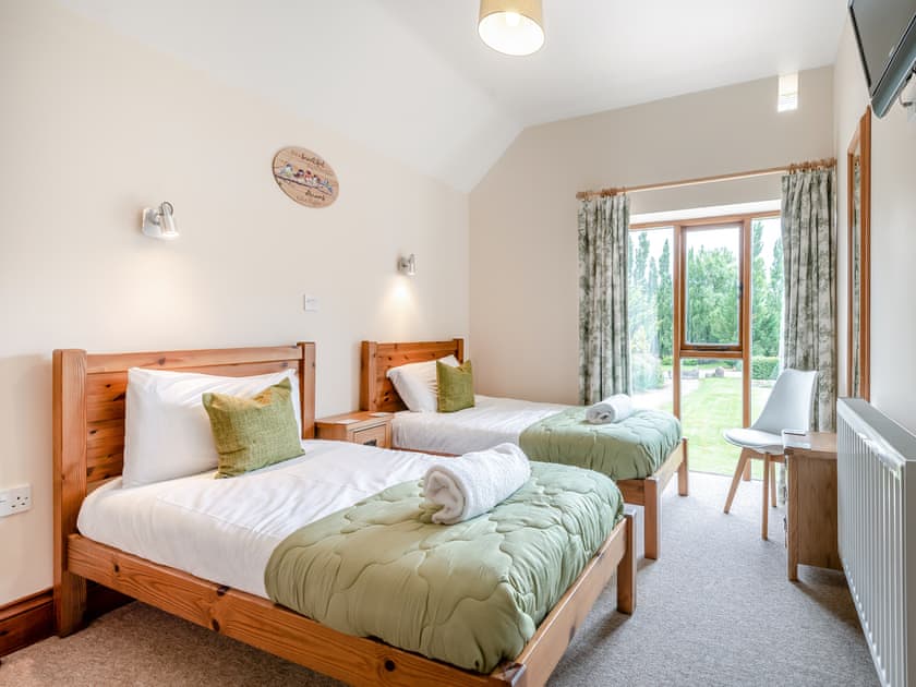Twin bedroom | Helena - The Victorian Barn, Blandford Forum