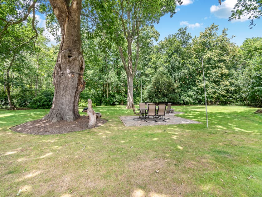 Garden and grounds | The Cottage - Whitmoor Farm, Woking, near Guildford