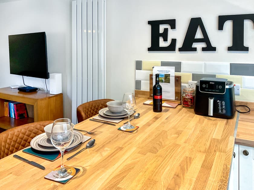 Kitchen | The Old Posthouse Barn - Axbridge Holidays, Axbridge, near Weare