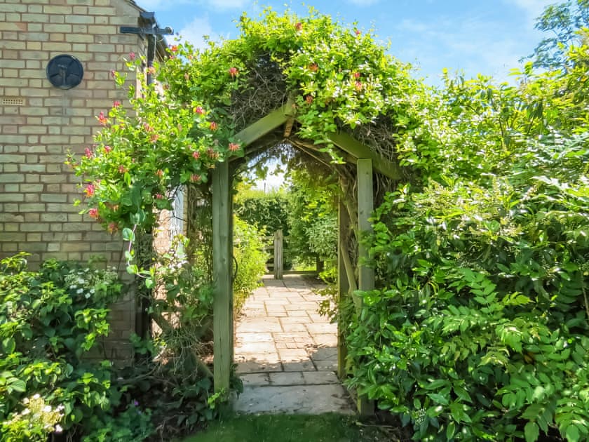 Exterior | Barn Owl Cottage, Offchurch, near Leamington Spa