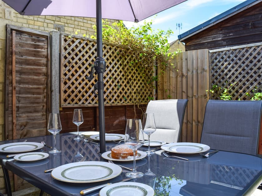 Outdoor eating area | Bow Cottage, Bourton On The Water